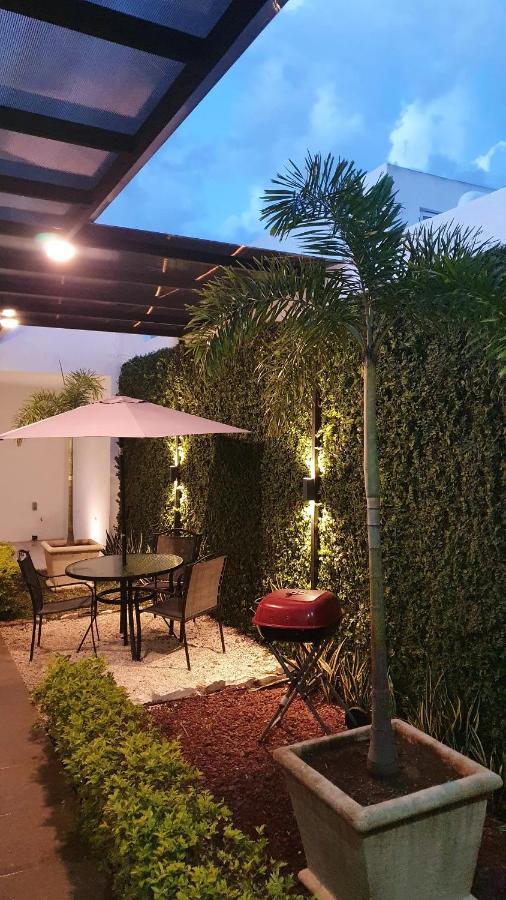 メリダ Casa Hector, Con Jacuzzi, Cerca Del Foro Gnp.ヴィラ エクステリア 写真